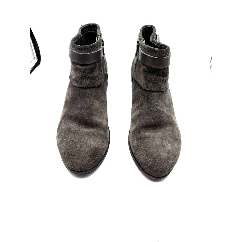 Clarks Comfort Artisan Addiy Cora Ankle Boots Gray Suede Leather Size 8 Gray